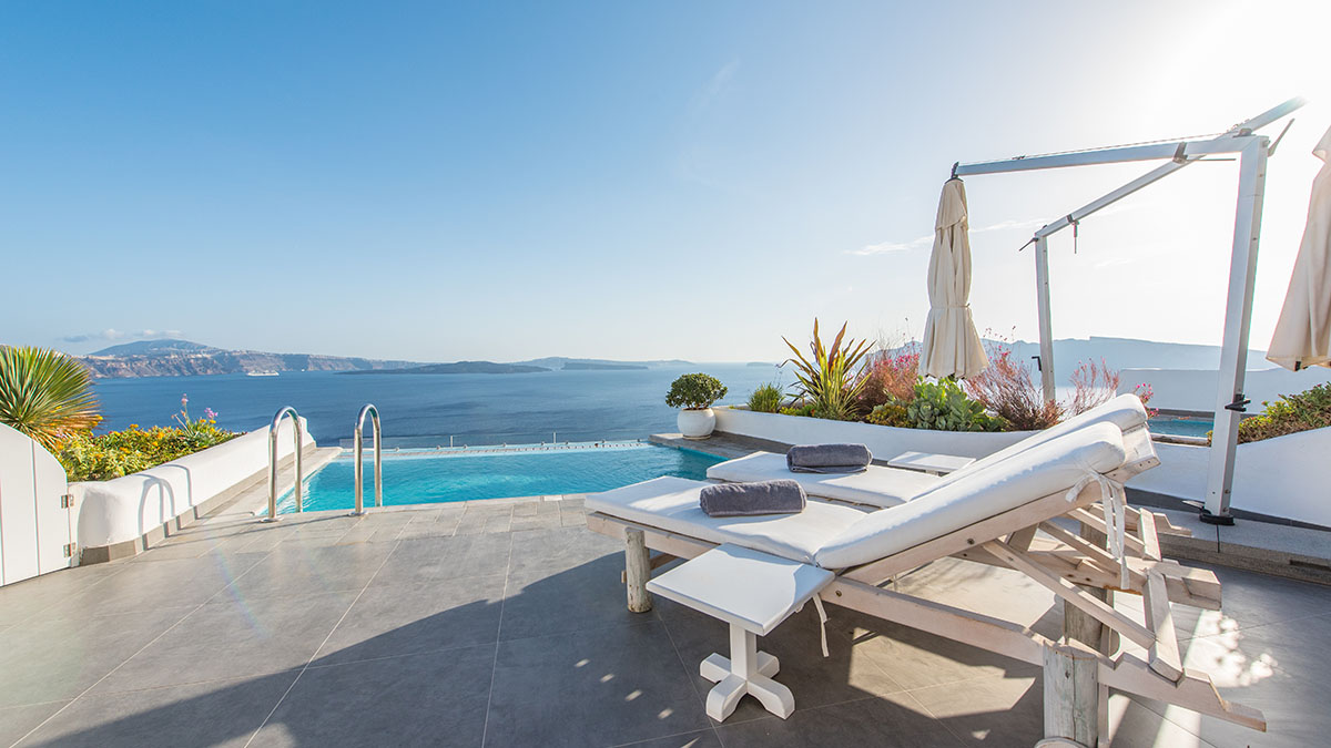 Grand Suite with Private Heated Pool & Caldera View